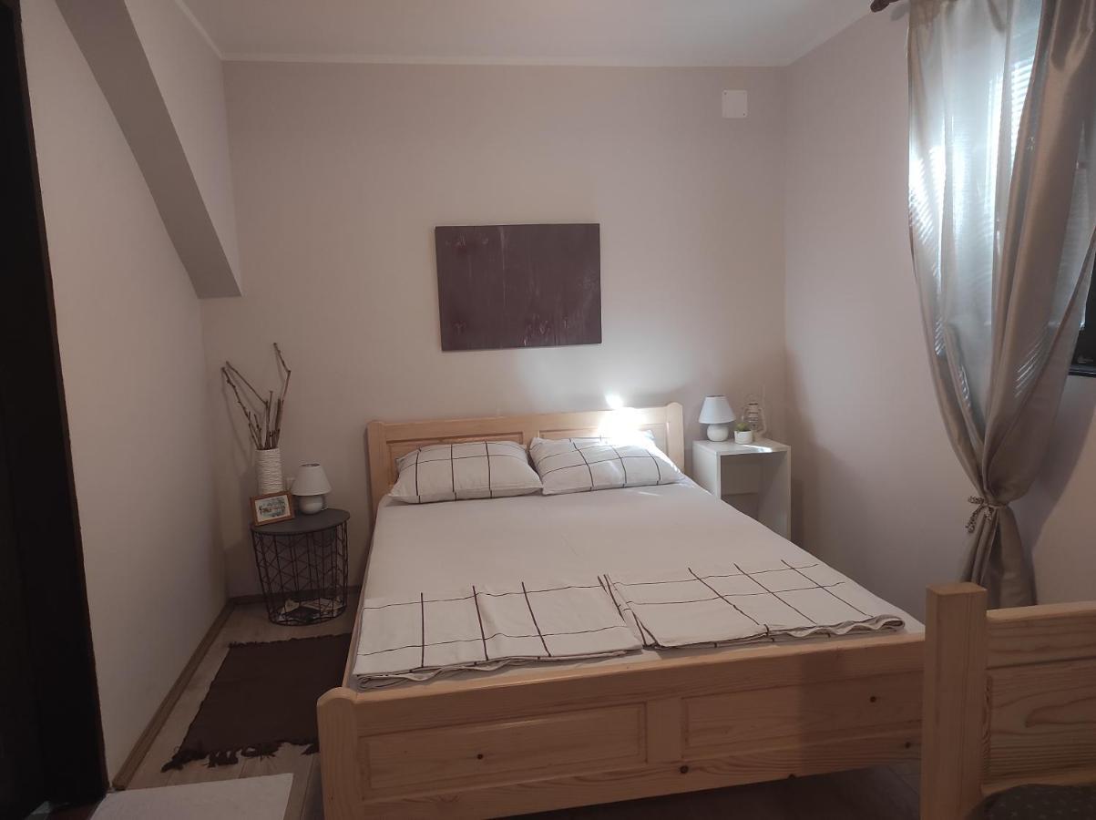 Hostelche Guest House Smederevo Esterno foto