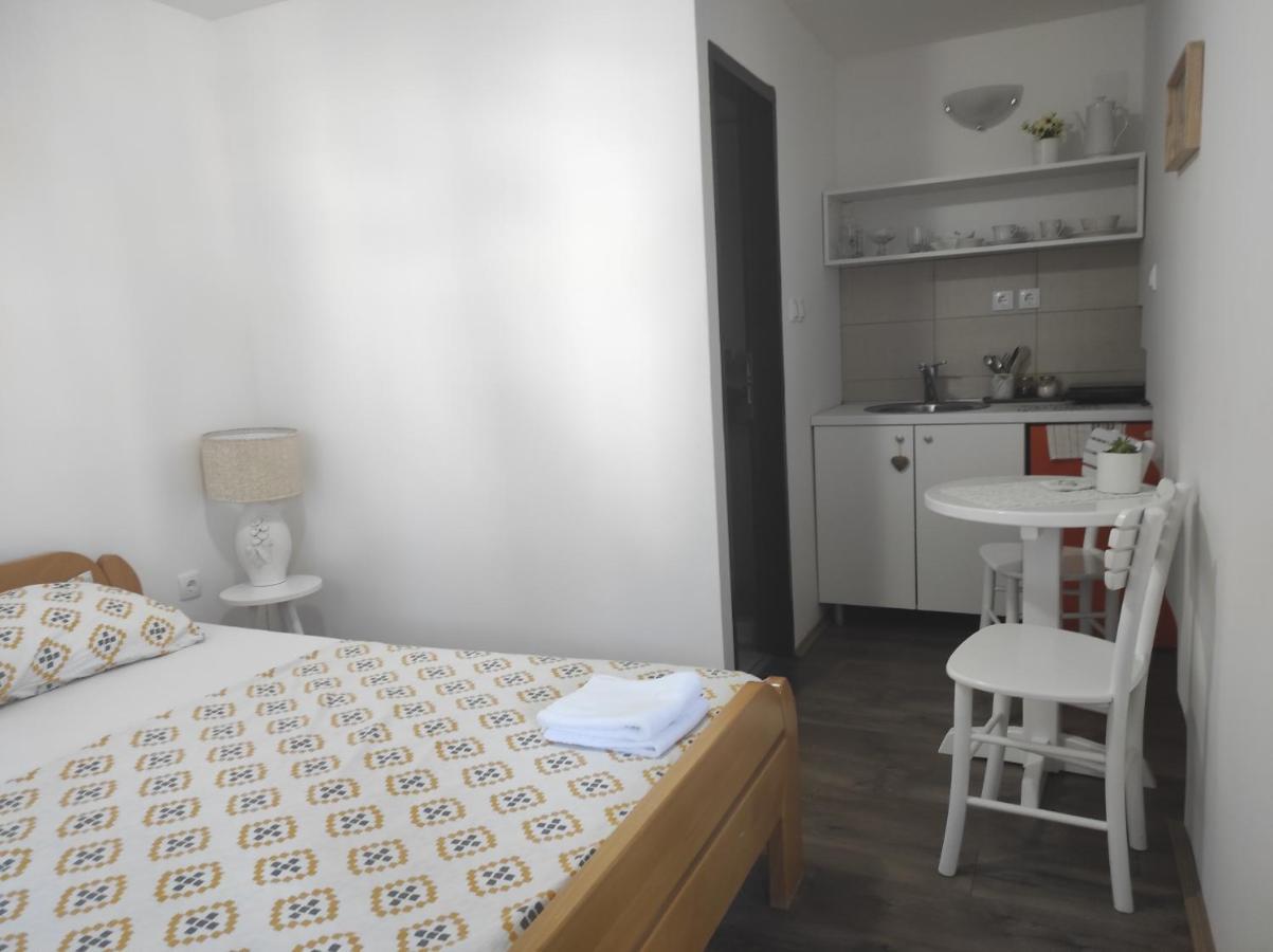 Hostelche Guest House Smederevo Esterno foto