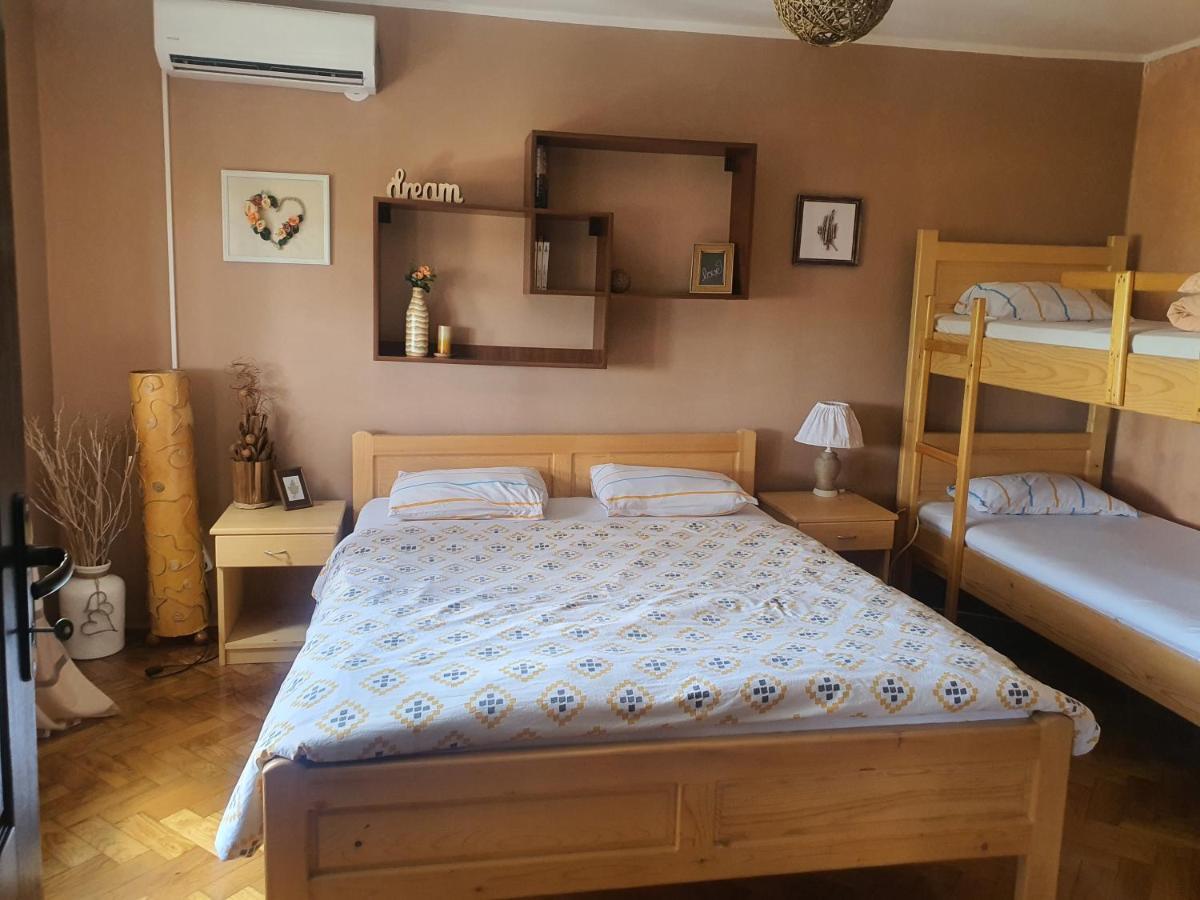 Hostelche Guest House Smederevo Esterno foto