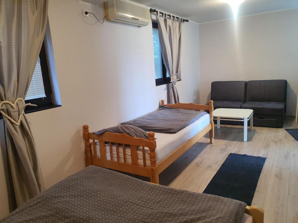 Hostelche Guest House Smederevo Esterno foto