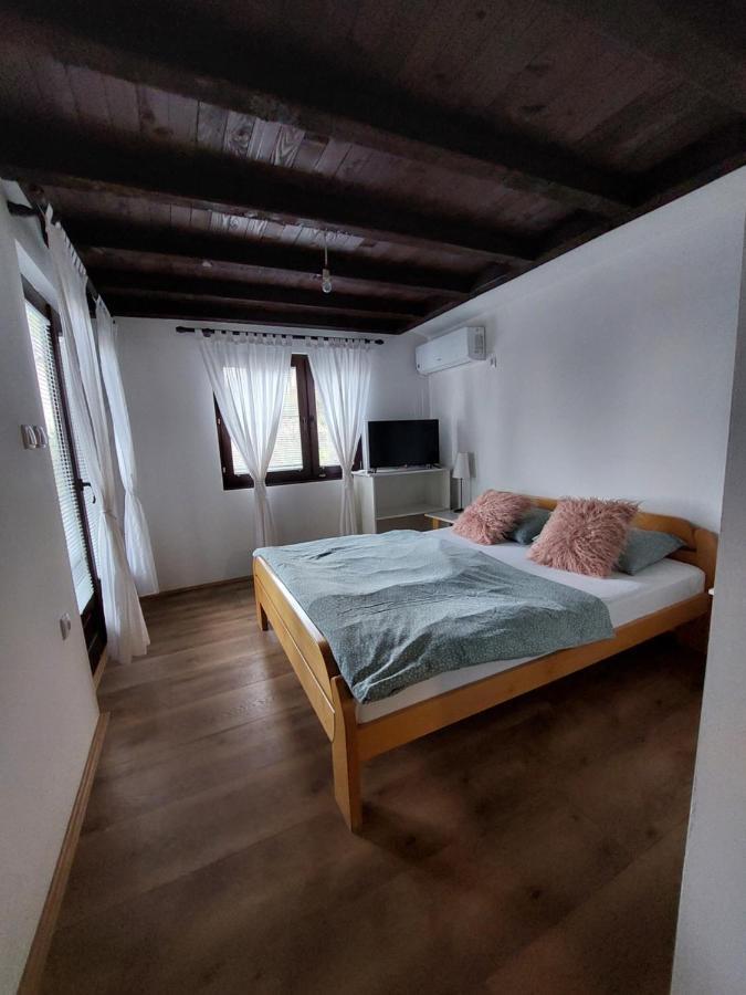 Hostelche Guest House Smederevo Esterno foto