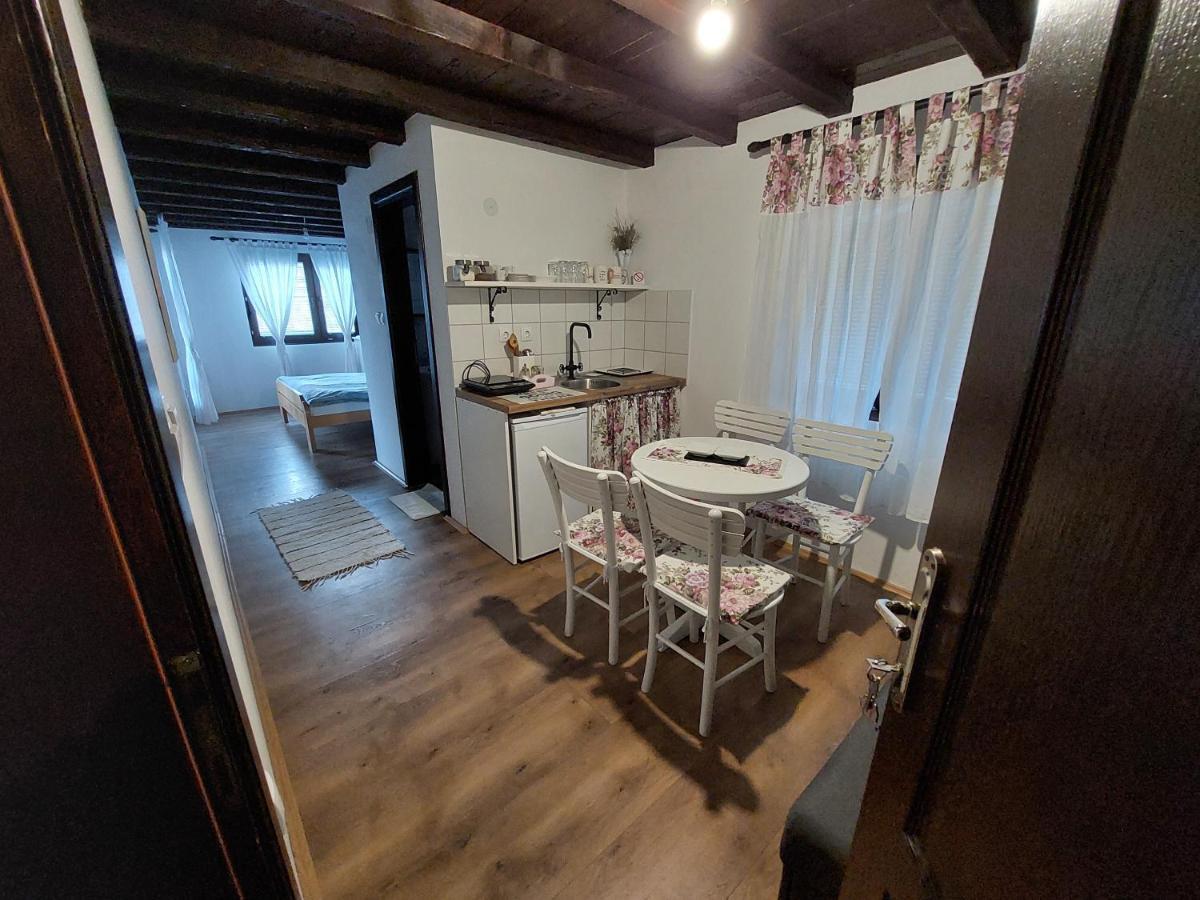 Hostelche Guest House Smederevo Esterno foto