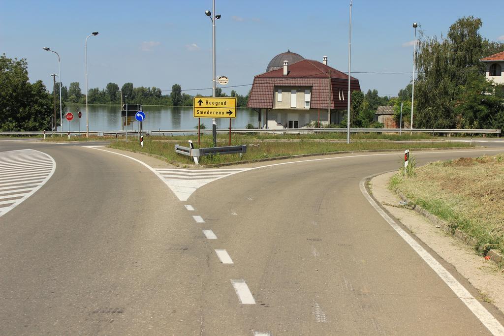 Hostelche Guest House Smederevo Esterno foto