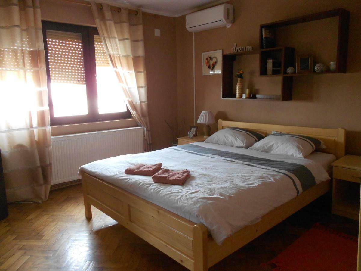 Hostelche Guest House Smederevo Esterno foto