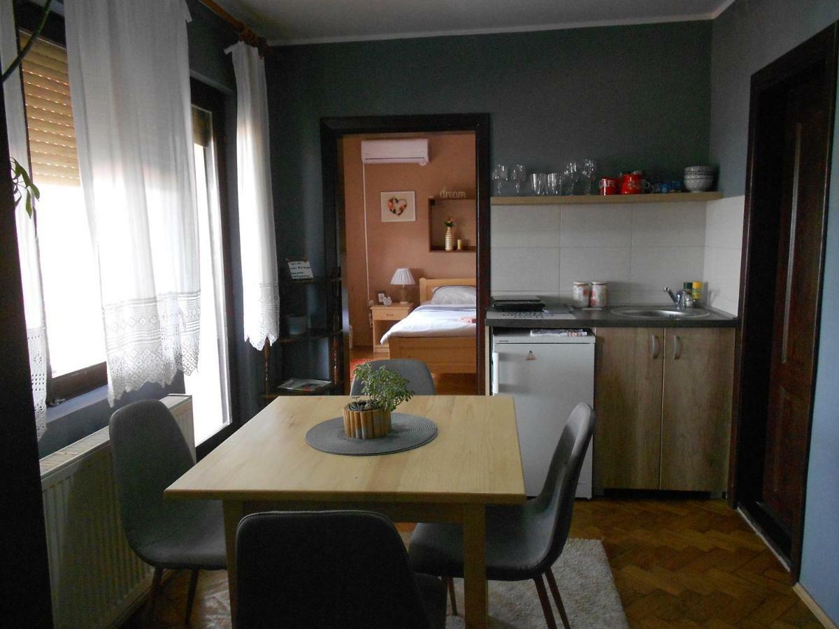 Hostelche Guest House Smederevo Esterno foto